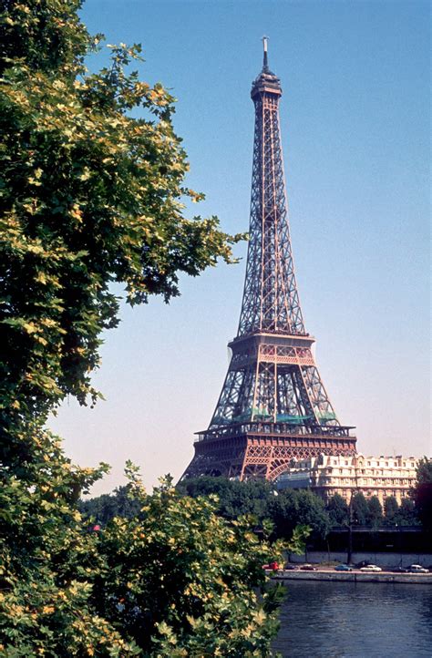 Discovering the Magic of Gustave Eiffel: A Journey to the Eiffel Tower with the Magic Tree House